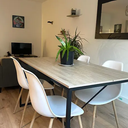 Calme Avec Clim, Balcon Et Parking Ovalie Appartamento